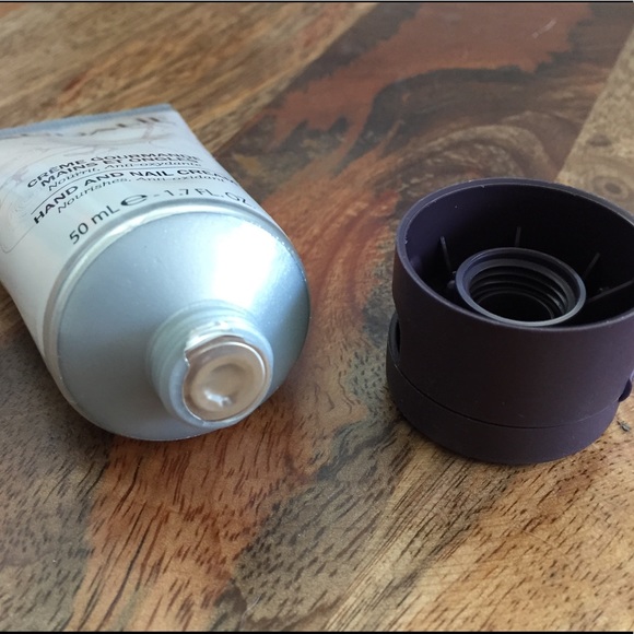 CAUDALÍE Hand and Nail Cream 1.7 fl. oz. - Picture 2 of 4